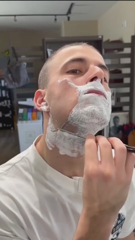 Smooth Shave Anytime, Anywhere – Mini Electric Shaver